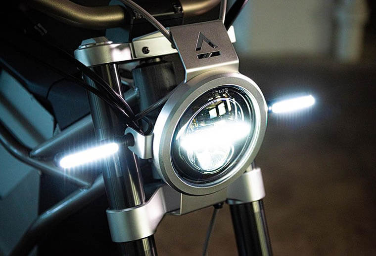 Faro de moto eléctrica Land District