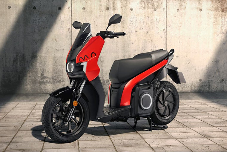 Scooter eléctrico Seat Mó rojo, basado en el Silence S01