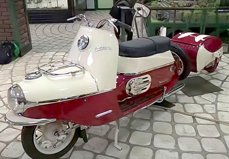 Čezeta Type 501 con remolque