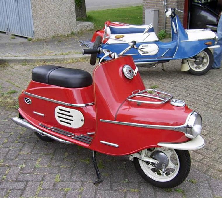 Čezeta Type 501 roja, vista frontolateral