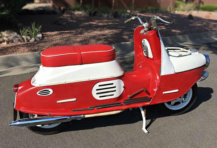 Čezeta Type 501 roja, lateral derecho