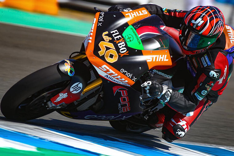 Jordi Torres pilotando su moto en MotoE