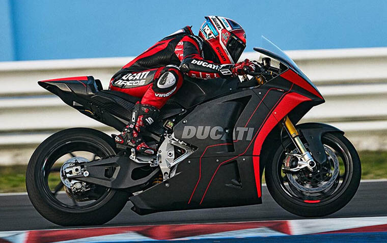 Ducati V21L en pista