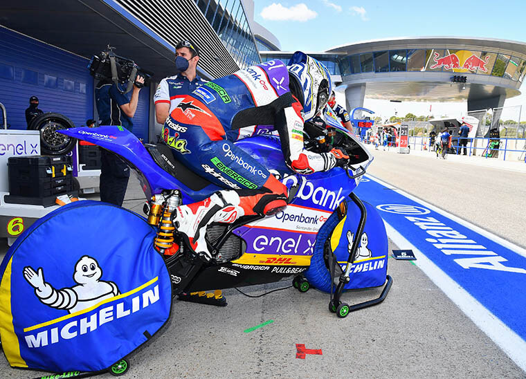 María Herrera esperando para salir en MotoE