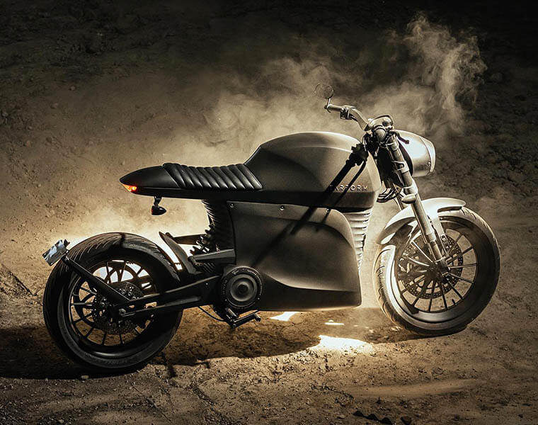 Tarform Luna Racer en una nube de polvo