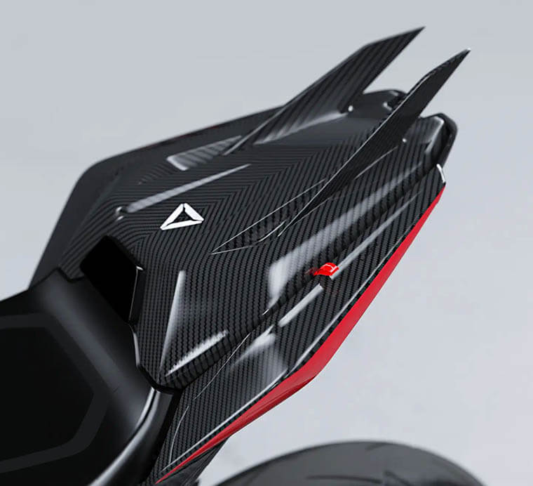 Colín y alerones de Ultraviolette F99