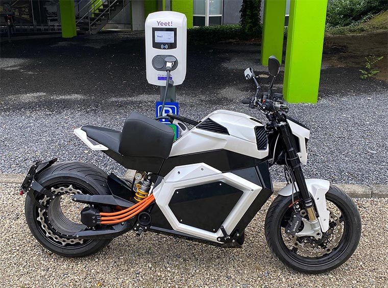 Verge TS blanca recargando